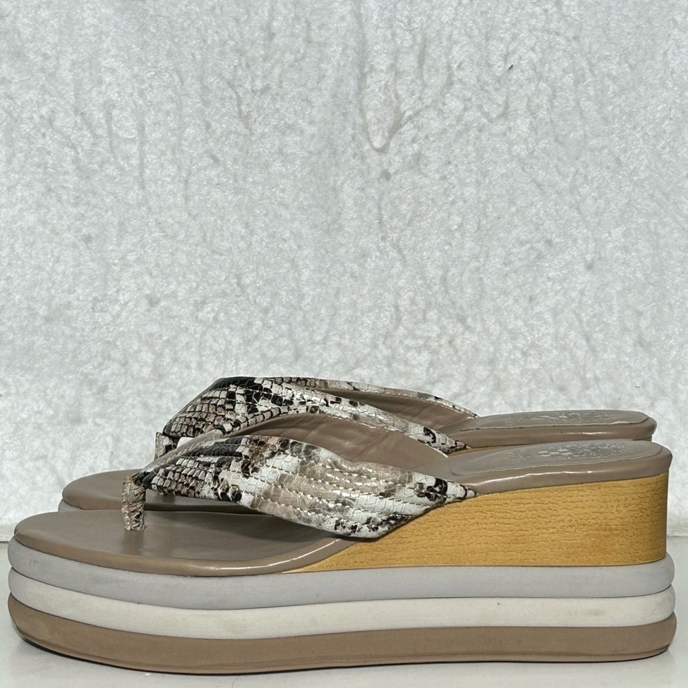Vince Camuto Womens SnakePrint Platform Perseena Wedge Thong Sandals Shoes SZ 10 - Picture 2 of 12